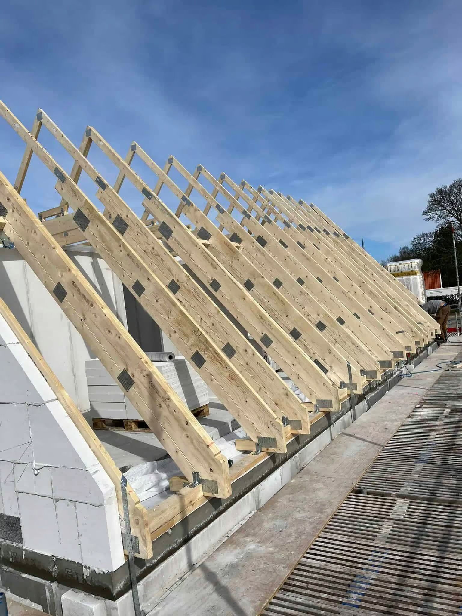 Tagrenovering som en investering i lavere varmeregninger og mere komfort